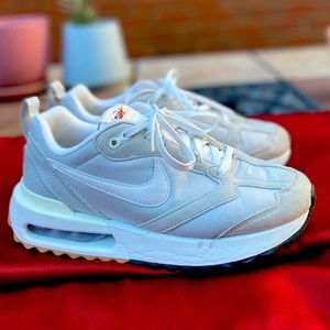 Men’s Nike Air Max Dawn. Size 6